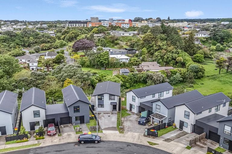 Photo of property in 14 Discovery Place, Marfell, New Plymouth, 4310