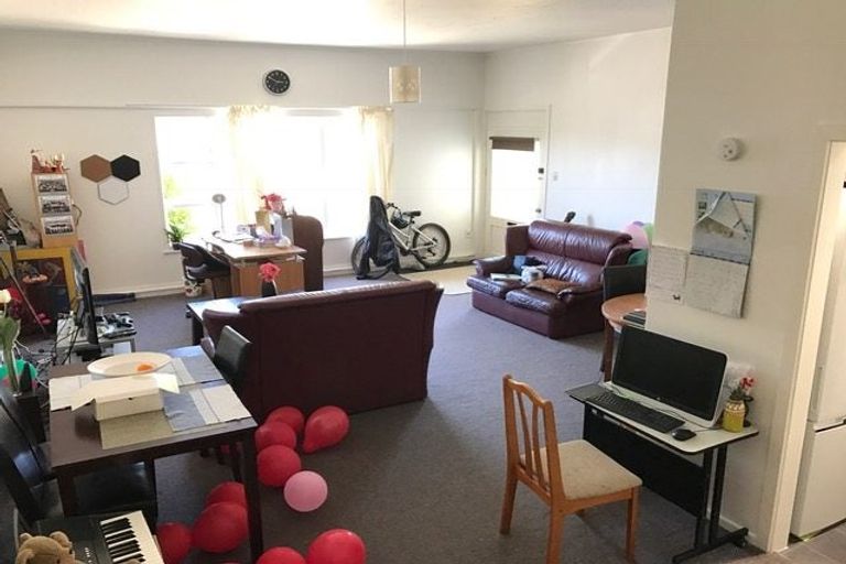 Photo of property in 2/124 Campbell Street, Karori, Wellington, 6012