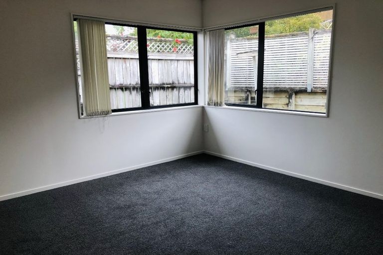 Photo of property in 28 Bronzewing Terrace, Unsworth Heights, Auckland, 0632