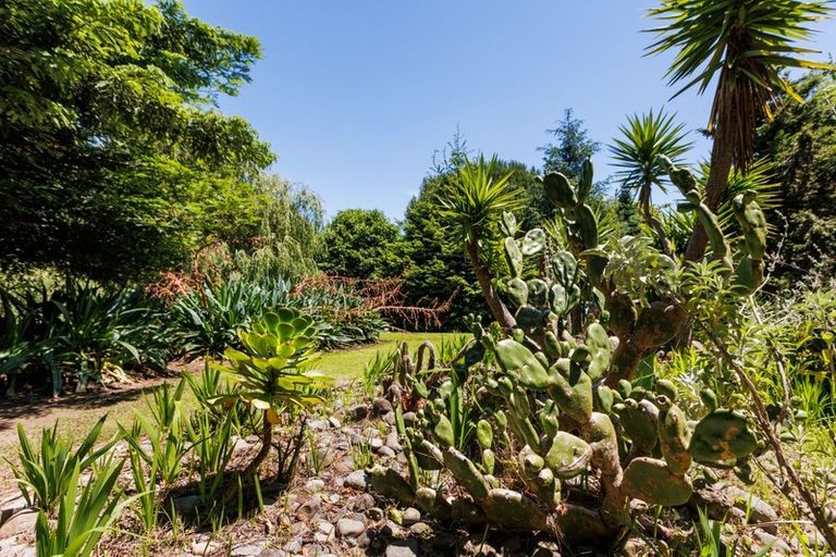 Photo of property in 126 Turitea Road, Fitzherbert, Palmerston North, 4472