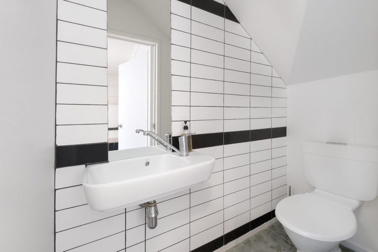 Photo of property in 3/4 Keeling Road, Henderson, Auckland, 0612