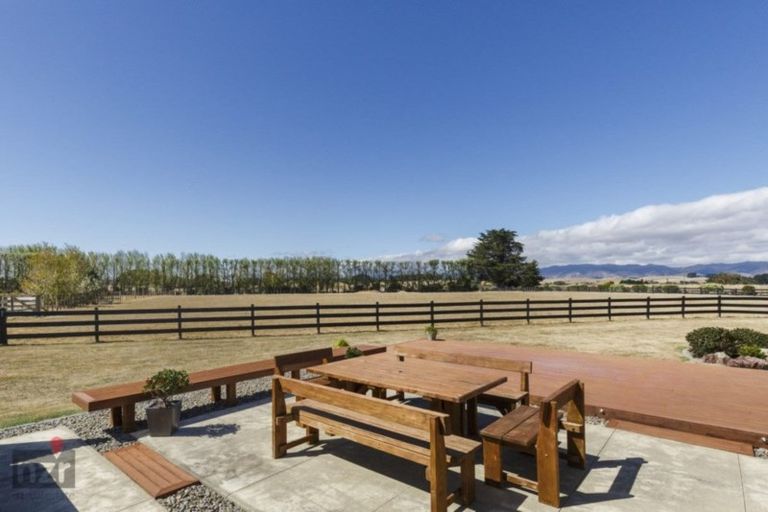 Photo of property in 75 Spur Road West, Colyton, Feilding, 4775