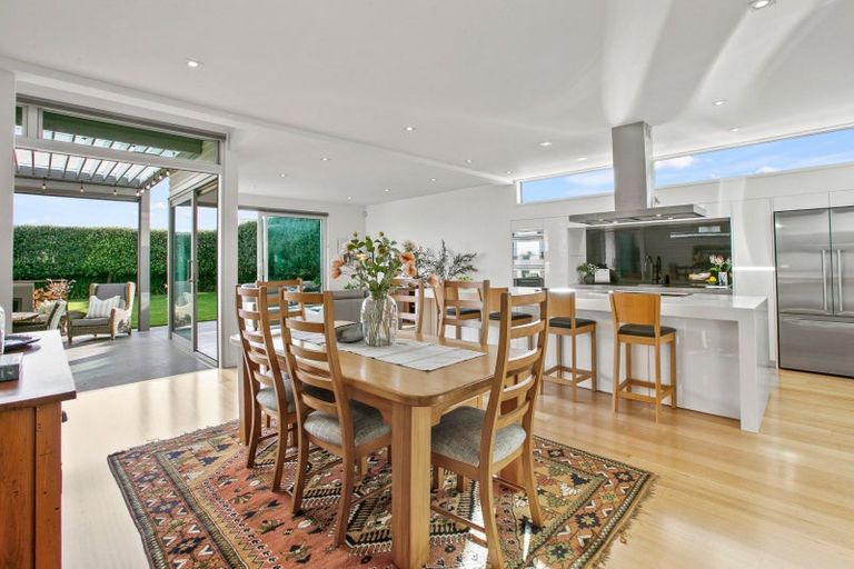 Photo of property in 17 Pitcairn Street, Oakura, 4314