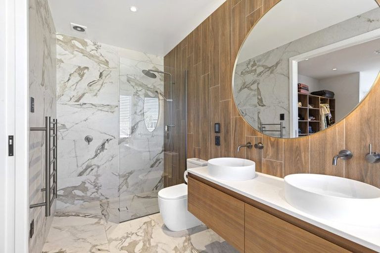 Photo of property in 17 Strowan Road, Strowan, Christchurch, 8052