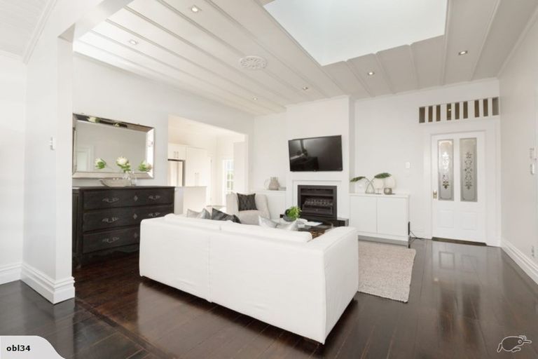 Photo of property in 71 Beach Road, Mellons Bay, Auckland, 2014