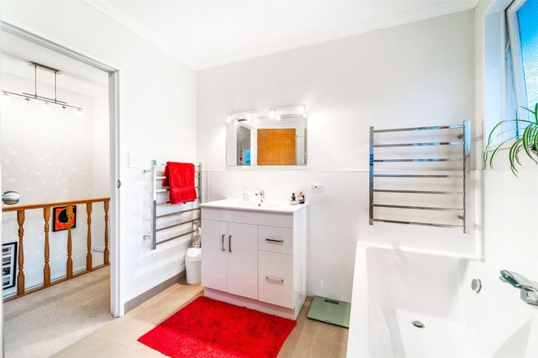 Photo of property in 5 Chevron Place, Castor Bay, Auckland, 0620