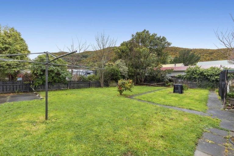 Photo of property in 393 Cambridge Terrace, Naenae, Lower Hutt, 5011