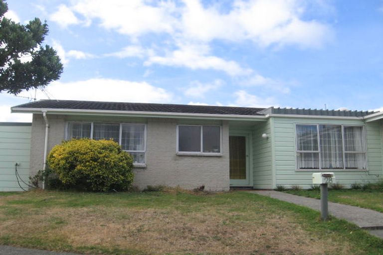 Photo of property in 28 Kaikoura Street, Maupuia, Wellington, 6022
