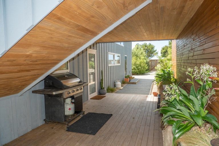 Photo of property in 95 Stratford Drive, Cable Bay, 0420