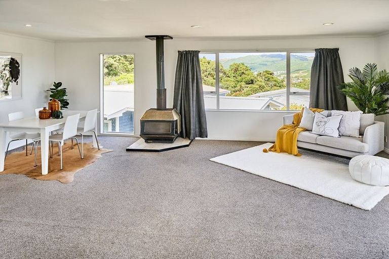 Photo of property in 11 De Castro Place, Titahi Bay, Porirua, 5022