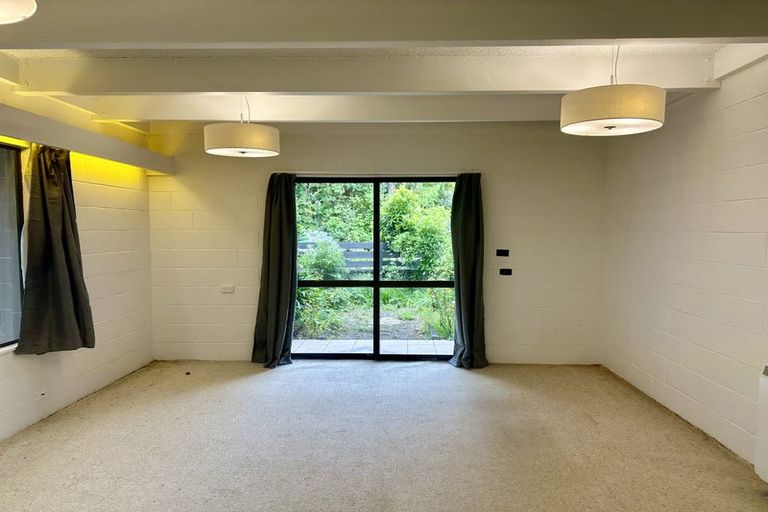 Photo of property in 1 Kim Street, Khandallah, Wellington, 6035