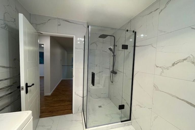 Photo of property in 25 Armstrong Place, New Lynn, Auckland, 0600