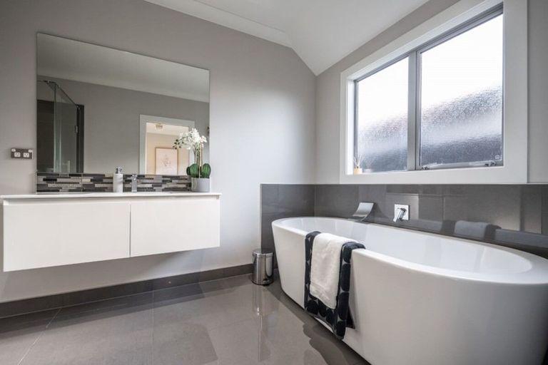 Photo of property in 160 Cumberland Drive, Flagstaff, Hamilton, 3210