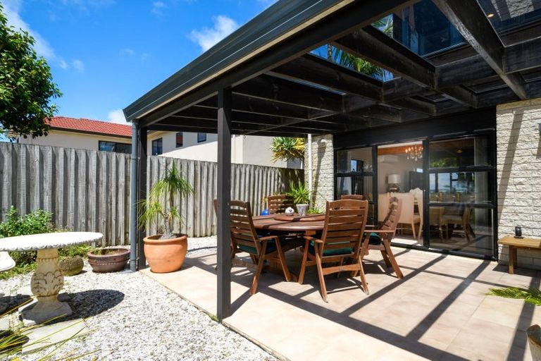 Photo of property in 8 Ferntree Terrace, West Harbour, Auckland, 0618