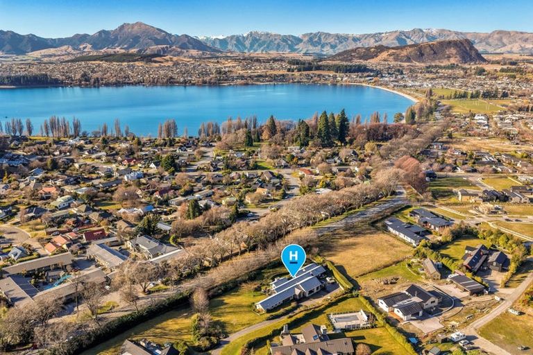 Photo of property in 9 Hollyhock Lane, Wanaka, 9305
