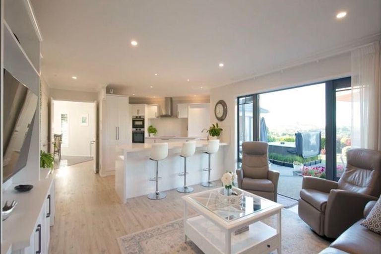 Photo of property in 22 Grace James Road, Pukekohe, 2120