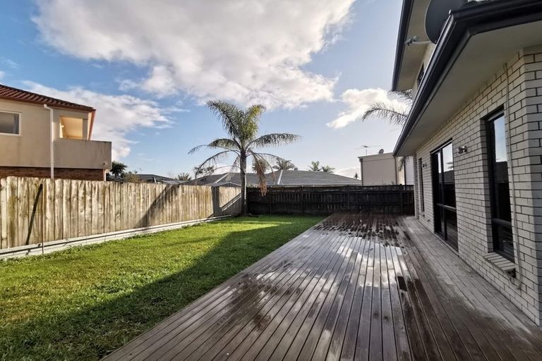 Photo of property in 46 Waimanu Bay Drive, Te Atatu Peninsula, Auckland, 0610