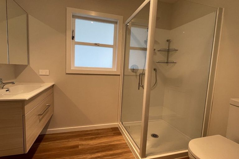 Photo of property in 1/35 Evelyn Place, Hillcrest, Auckland, 0627