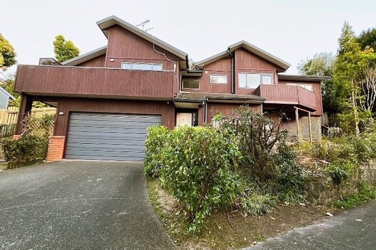 Photo of property in 12 Springwater Vale, Unsworth Heights, Auckland, 0632