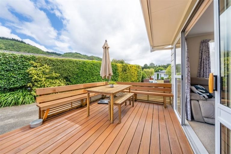 Photo of property in 22 Gemstone Drive, Birchville, Upper Hutt, 5018