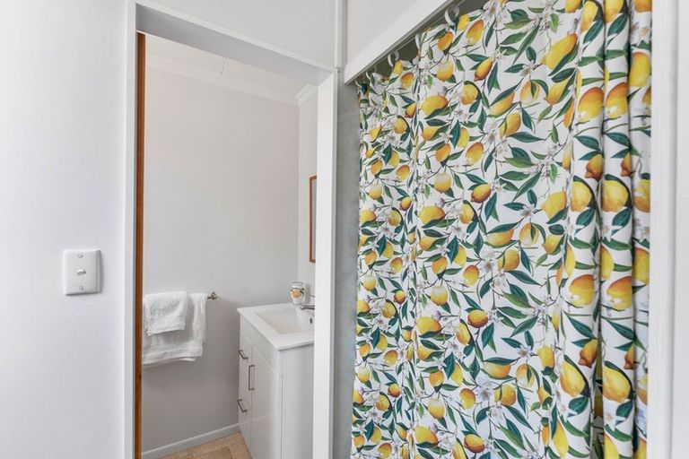 Photo of property in 13 Atua Street, Waikanae Beach, Waikanae, 5036