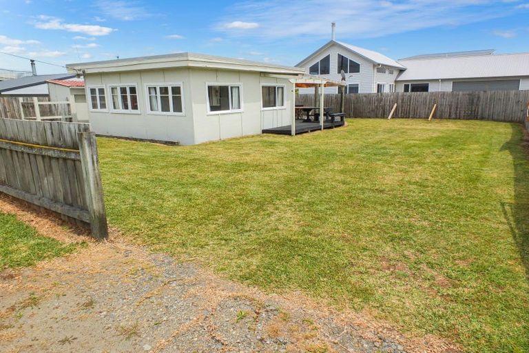 Photo of property in 38 Nelson Street, Foxton Beach, Foxton, 4815