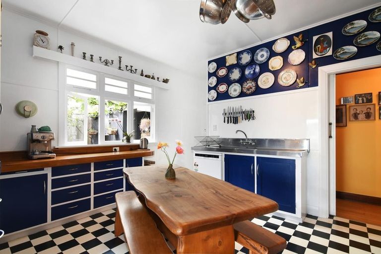 Photo of property in 129 Waimea Road, Nelson South, Nelson, 7010