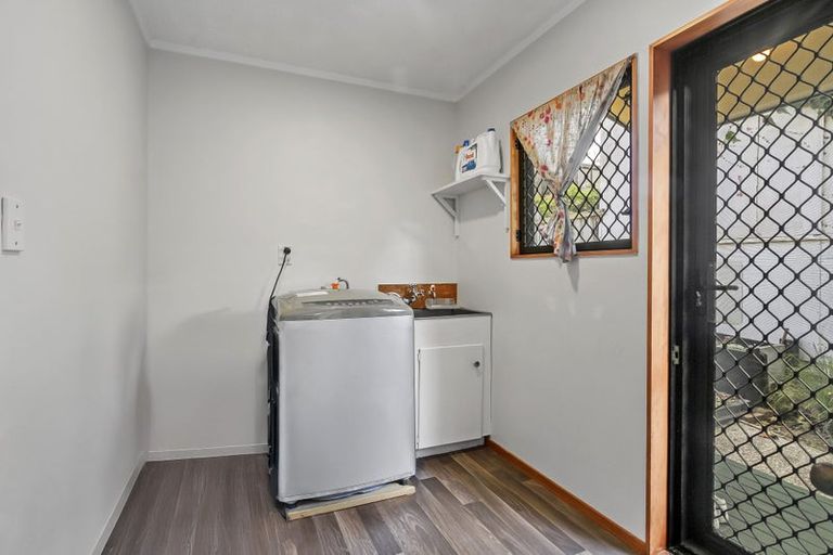 Photo of property in 1/254 Sturges Road, Henderson, Auckland, 0612