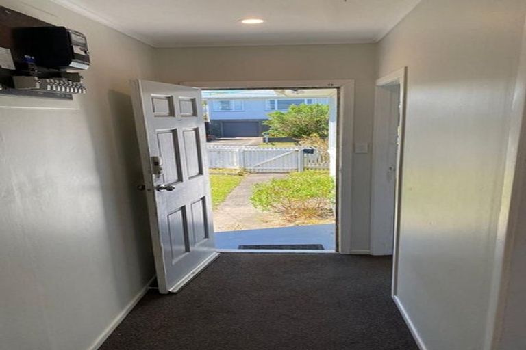 Photo of property in 39 Baylands Drive, Newlands, Wellington, 6037