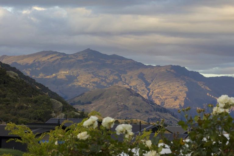 Photo of property in 79 Drysdale Road, Jacks Point, 9371