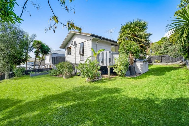 Photo of property in 1/26 Waiora Road, Stanmore Bay, Whangaparaoa, 0932