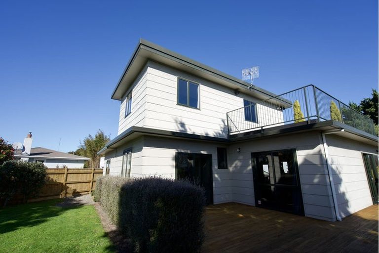 Photo of property in 14 Stirling Crescent, Hokowhitu, Palmerston North, 4410