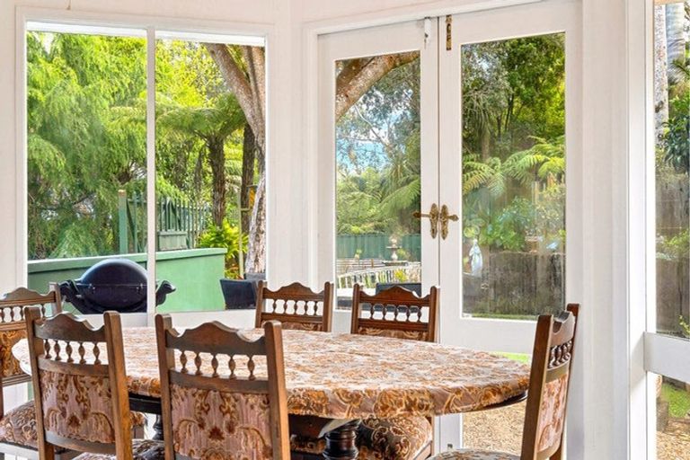 Photo of property in 32 Deane Avenue, Titirangi, Auckland, 0604