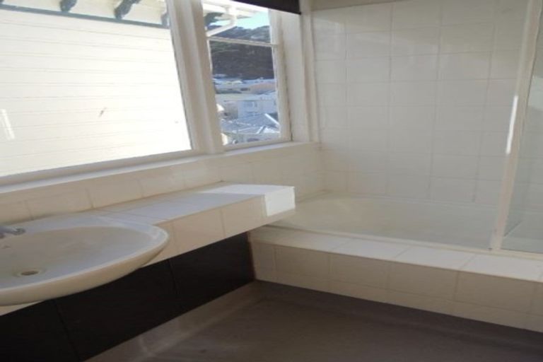 Photo of property in 54 Porritt Avenue, Mount Victoria, Wellington, 6011