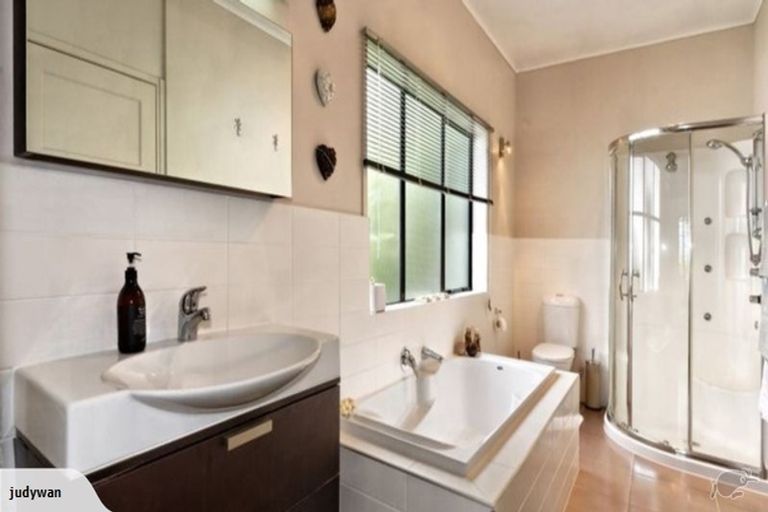 Photo of property in 144 Glengarry Road, Glen Eden, Auckland, 0602