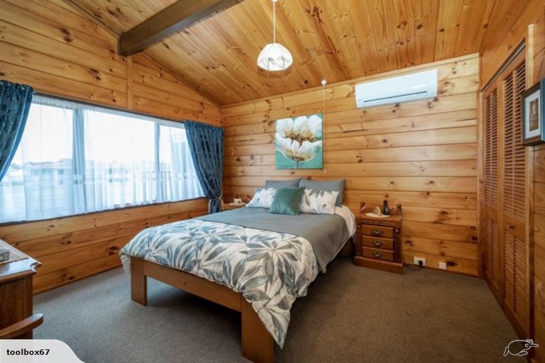 Photo of property in 28 Meachen Terrace, Waiuku, 2123