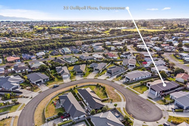Photo of property in 35 Gallipoli Place, Paraparaumu, 5032