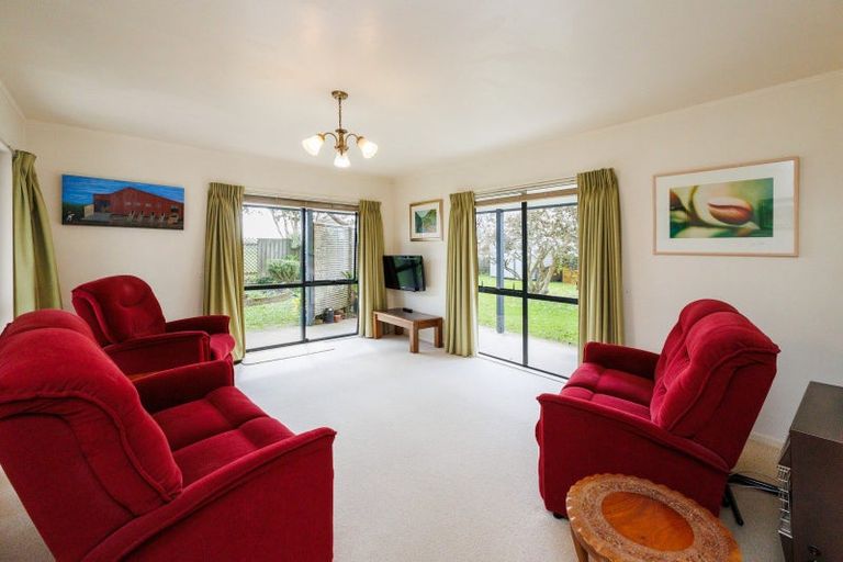 Photo of property in 16 Delta Place, Milson, Palmerston North, 4414