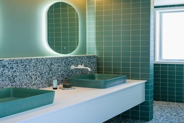 Photo of property in 17 Pitau Road, Mount Maunganui, 3116