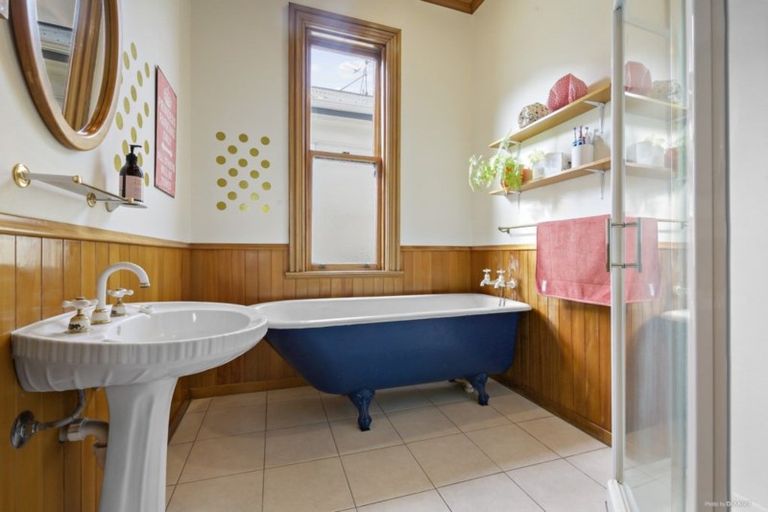 Photo of property in 37 Grant Road, Thorndon, Wellington, 6011