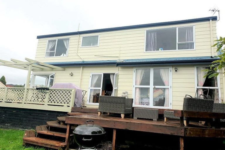 Photo of property in 6 Da Vinci Place, West Harbour, Auckland, 0618
