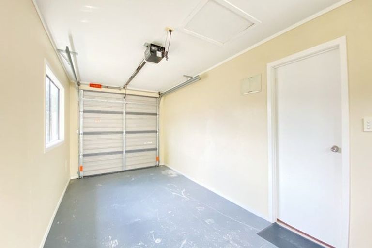 Photo of property in 67 Beach Road, Te Atatu Peninsula, Auckland, 0610