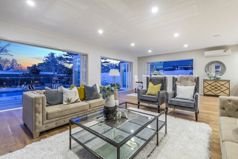 Photo of property in 19 Oak Manor Drive, Albany, Auckland, 0632