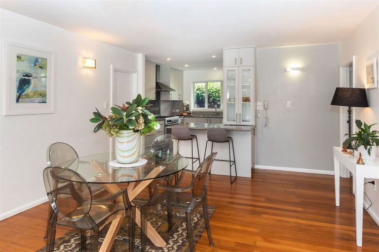 Photo of property in 8 Ladbrokes Place, Fendalton, Christchurch, 8052