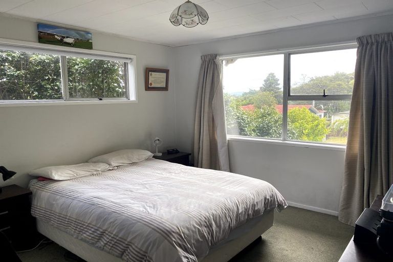 Photo of property in 44 Easton Park Parade, Glenfield, Auckland, 0629