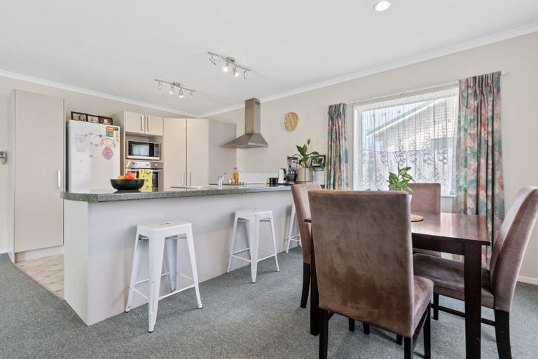 Photo of property in 3a Simons Street, Moturoa, New Plymouth, 4310