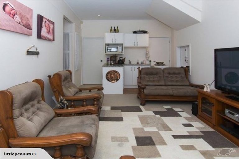 Photo of property in 72 Kurnell Drive, Botany Downs, Auckland, 2010