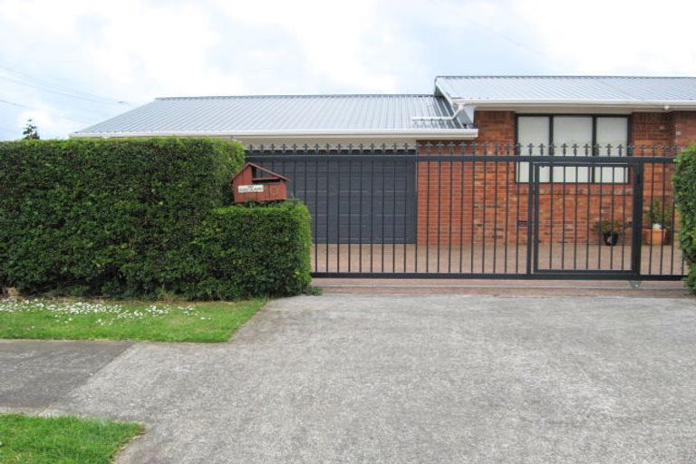 Photo of property in 10 Wallace Road, Mangere Bridge, Auckland, 2022