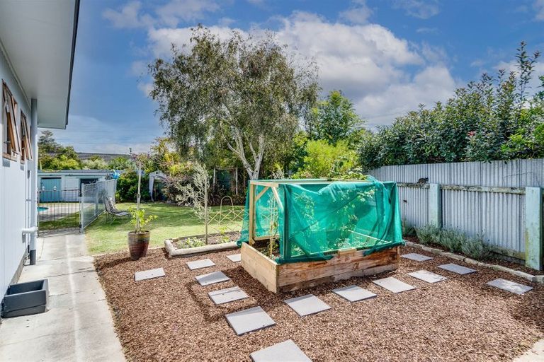 Photo of property in 16 Shirley Place, Bay View, Napier, 4104