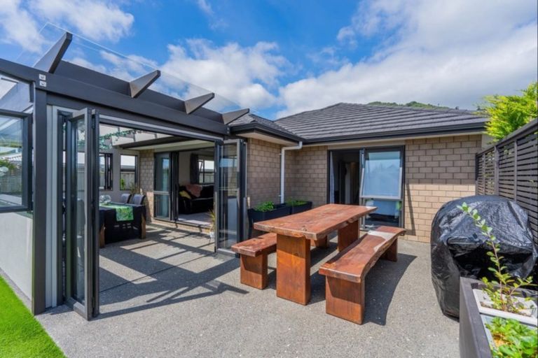 Photo of property in 7 Mahia Lane, Waikanae, 5036